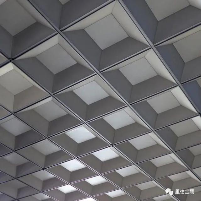 「裝修材料」金屬吊頂，為何讓設(shè)計(jì)師們愛(ài)不釋手？
